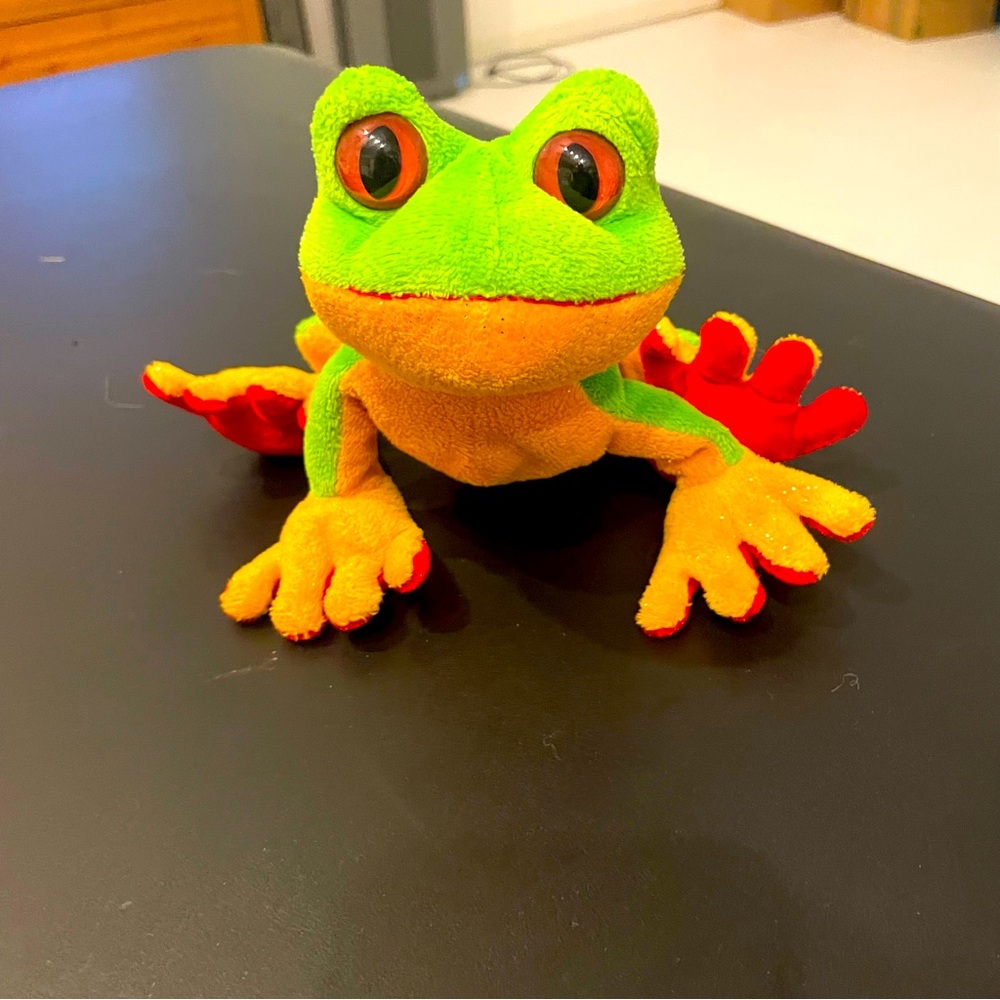 WEBKINZ Tree Frog (no code)